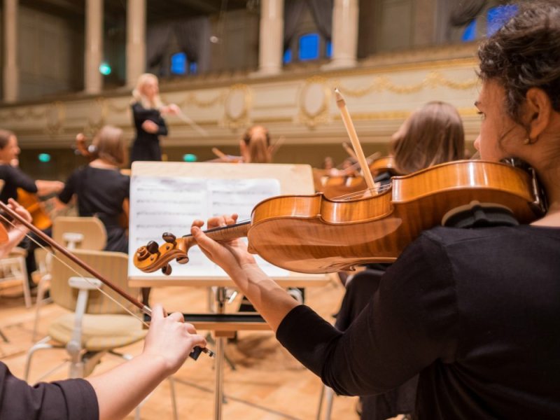 Beatrice Venezi, il diritto di farsi chiamare direttore, ma il dovere di non dare spiegazioni&nbsp;sbagliate